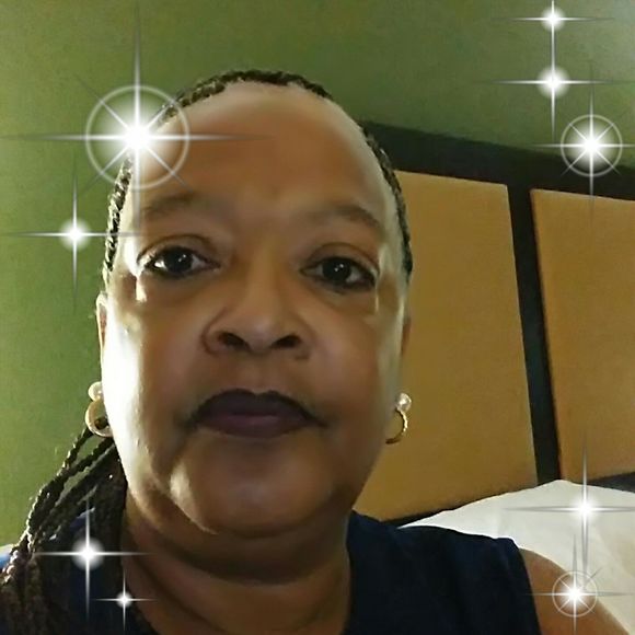 Meet your Posher, Cynthia - Picture 1 of 1